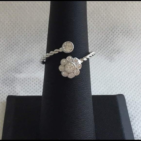 Clearance $15 Firm! Cz Flower Twisted Sterling Silver Ring - Picture 14 of 16